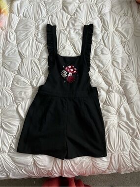 🍄Hot Topic Black Ruffle Strap Mushroom Romper🍄